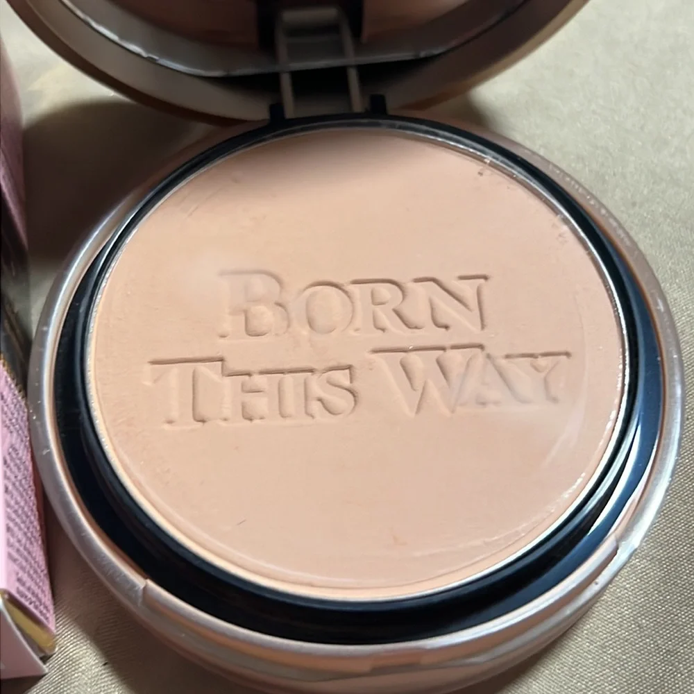 💕🌙Too Faced Taffy Born This away Multi Use Powder